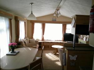Golden Sands Salisbury GS 8 Berth Heated Access to the beach