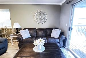 The Cove 2-3 By SDC, Big Deck, Pool, Hot Tub, By Lake , No Stairs