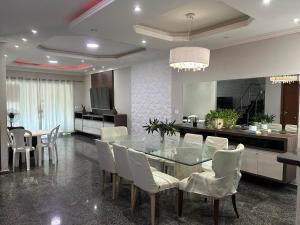 Casa ampla para Cop 30 em condomínio - 7,4 km do Parque da Cidade