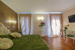 Casa Savoia & Casa Jolanda