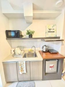 Luxurious condo with City View in Horizons 101