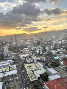 Luxurious condo with City View in Horizons 101