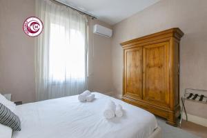 C M Piazza Cavour Elegant Flat