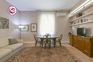 C M Piazza Cavour Elegant Flat