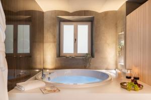 Arts & Crafts Luxury Suites