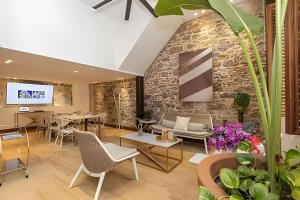 Villas La Fontana Amplias ApartaSuite-piscina 204