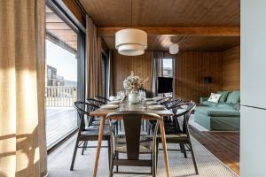 10 min to ski slopes- newly built mountain villa with sauna