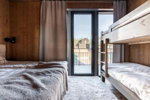 10 min to ski slopes- newly built mountain villa with sauna