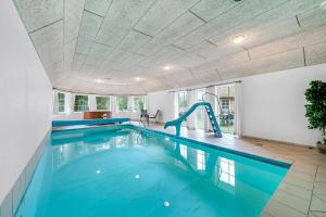 Family-Friendly Holiday Home With Pool And Spa Close To The North Sea