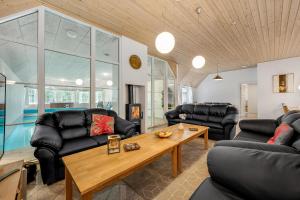 Family-Friendly Holiday Home With Pool And Spa Close To The North Sea