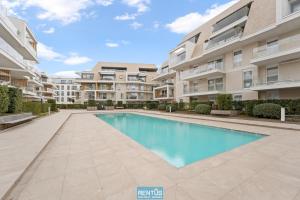 Seaphir - vacation apartment with pool in Nieuwpoort