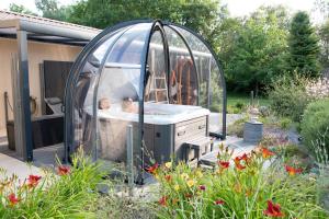 Appartements L'Escale Sud Gironde - Sejour en amoureux avec jacuzzi privatif - Piscine - Massage Traiteur & Brunch possibles : photos des chambres