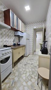 Apartamento com piscina à 1km da praia