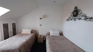 Hotels Logis Hotel Le Cerf : photos des chambres