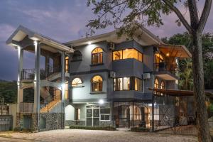 Suite 3 Jaguar - Beach & Pool 2 BR Condo