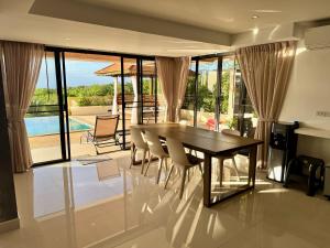 The Carma - stylish and luxury sea view pool villa