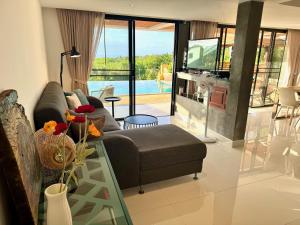 The Carma - stylish and luxury sea view pool villa