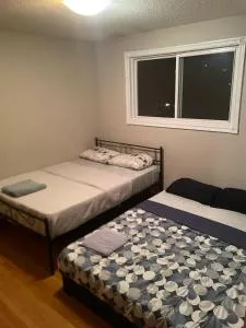 Upper Level Cheap Room For 3 People- 24 Hrs Checkin-Walking to Bus,Grocery, Plaza - Cambridge