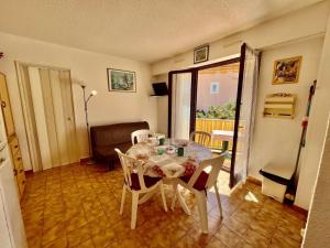 Appartement T2 climatisé à Cavalaire, parking privé, proche centre et plages, balcon au calme - FR-1-226B-110