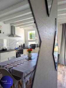 Maisons de vacances Le Jardin d-Angely by CozyLife Central Jardin : photos des chambres