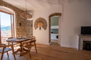 Appartements Lume appart vue mer au coeur ville a deux pas plage port citadelle : photos des chambres
