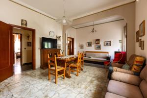 Casa di via Manzoni by BarbarHouse