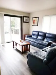 Cozy 3 bedroom apartment with free garage and parking - Waupaca