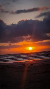 Apartamento com piscina à 1km da praia