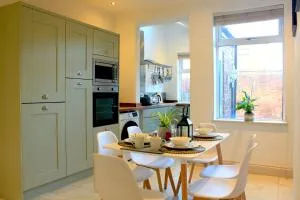 Cosy Modern 3 bedroom house, Sleeps 7, Sheffield - Walkly