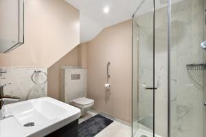 Central 2Bed Loft by Regents Park with Workspaces