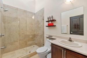 2 BD Condo with Pool