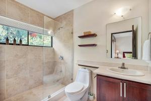 2 BD Condo with Pool