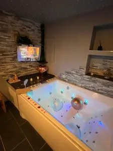 Petite maison cosy et moderne avec bain à remous - 皮埃尔弗-迪瓦尔