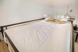 Charming Studio Steps Away from Montmartre