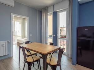 New two-room apartment a stones throw from the M3 Metro
