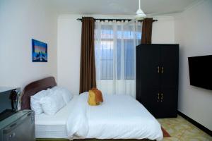 Lions Den Studio Apartment-Roar with Comfort