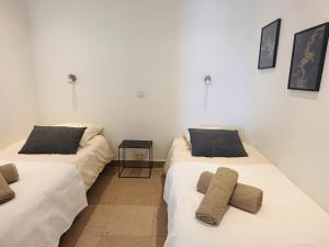 One bedroom apartment with a sea view right by the Croisette beaches and the center of Cannes. - 2287