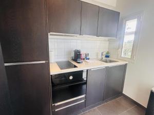 One bedroom apartment with a sea view right by the Croisette beaches and the center of Cannes. - 2287