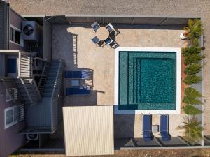 Private HEATED Pool Oasis 4 Bedroom Suite