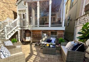 3 br Spacious Home in Ideal Location w Free Parking Back Yard Pets Welcome