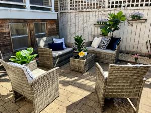 3 br Spacious Home in Ideal Location w Free Parking Back Yard Pets Welcome