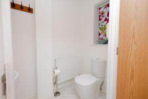 Cozy Place in Salford, Sleeps 8, 4 Bedroom, 5 Beds