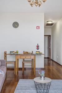 Horizon Glow II by Zest & Guest