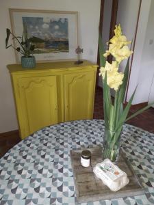 Maisons de vacances Petite maison et grand jardin Wifi Mer a 20 minutes : photos des chambres