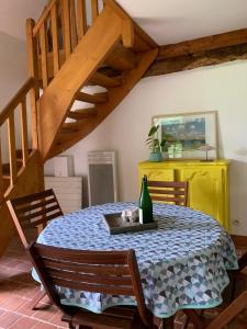 Maisons de vacances Petite maison et grand jardin Wifi Mer a 20 minutes : Maison 2 Chambres