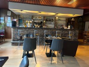 Hotels LOGIS Hotel Restaurant Auberge Du Cheval Blanc : photos des chambres