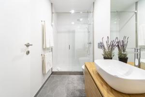 Forum Apartments II by House and People