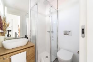 Forum Apartments III by House and People