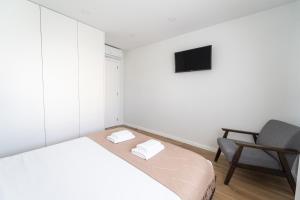 Forum Apartments III by House and People