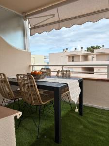 Apartamento con piscina y parking privado
